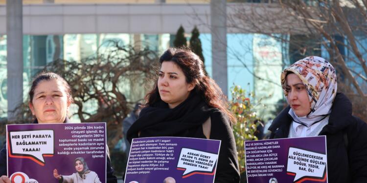 Kadınlardan bakanlık önünde ‘38 kuruş’ protestosu