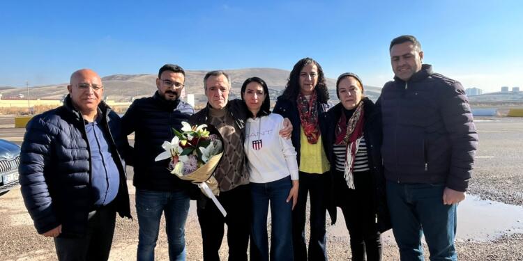 Kanser hastası tutsak 30 yılın ardından tahliye oldu