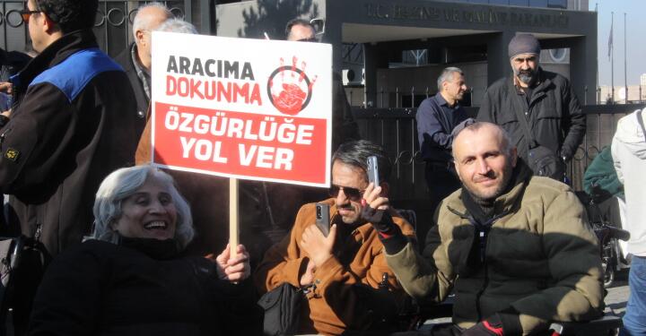 Engellilerden ÖTV düzenlemesine tepki: Bu yanlıştan acilen dönün