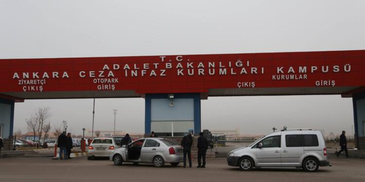 Sincan’da 6 tutsağa ‘tel’ cezası