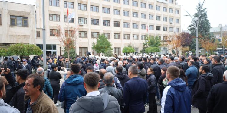 Kayyımlardan işçi kıyımı