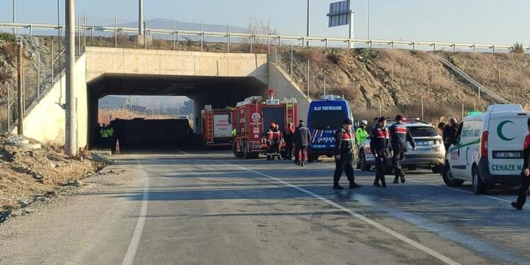 Denizli’de midibüs devrildi: 4 işçi yaşamını yitirdi
