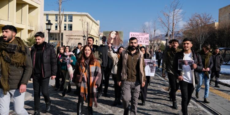 Dêrsim’de öğrenciler Gülistan ve Rojin için yürüdü