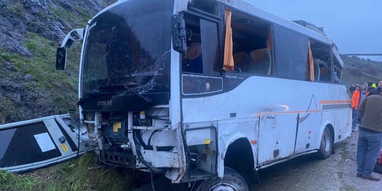 Balıkesir’de işçi servisi devrildi