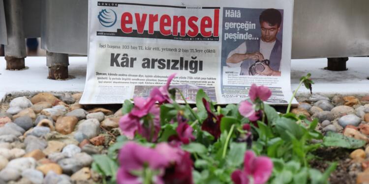 Gazeteci Metin Göktepe mezarı başında anıldı