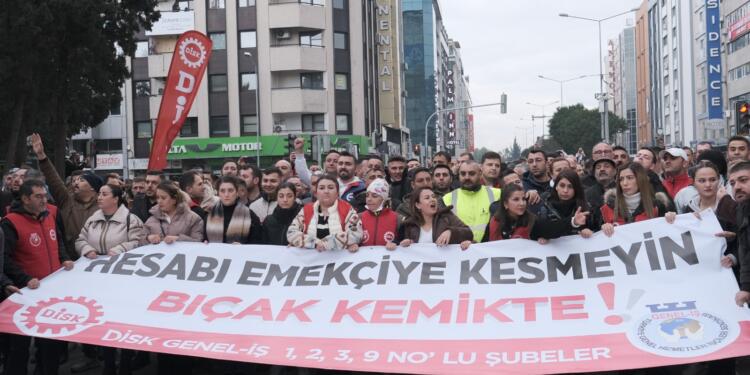 İZELMAN ve İZENERJİ işçiler iş bıraktı