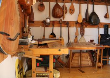 Santura hayat veriyor