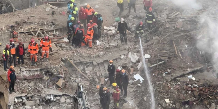 Konya’da çöken binada iki kişinin cansız bedenine ulaşıldı