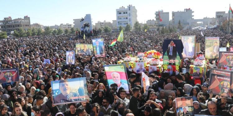 Onbinler Tişrîn’de katledilenleri son yolculuğuna uğurladı