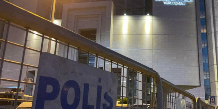 Gazetecilere yönelik baskıya 52 barodan ortak tepki