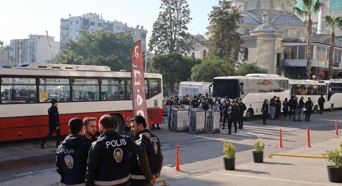 Akdeniz’de kayyım işçileri ‘zorunlu izne’ gönderdi