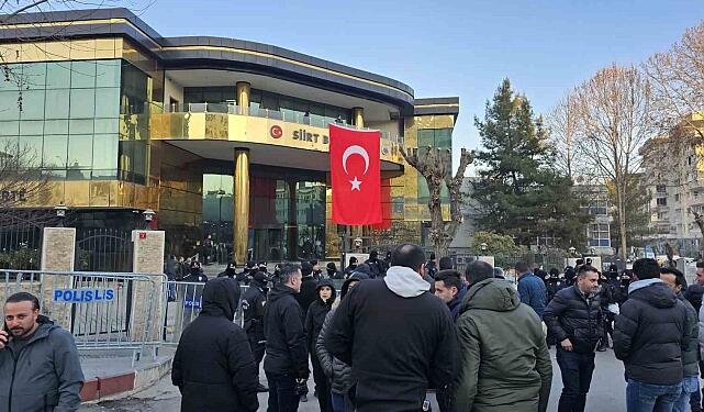 Sêrt Belediyesi önündeki nöbete katılım çağrısı
