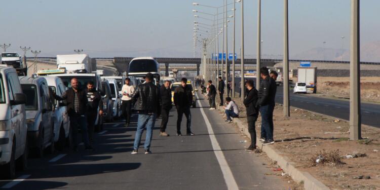 Habur’da ‘sistem arızası’ iddiasıyla herkes mağdur ediliyor