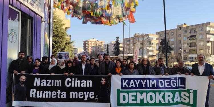 Gazetecilerin cenazelerinin verilmemesine tepki