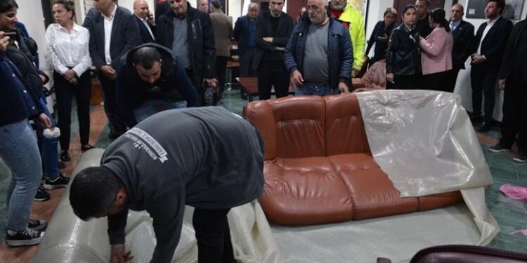 Seyhan Belediyesi’ne haciz: Makam odasındaki eşyalara el konuldu