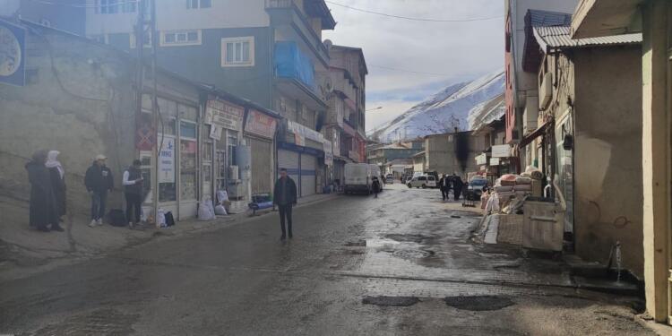 Miks’te yol protestosu: Halk kepenk açmadı