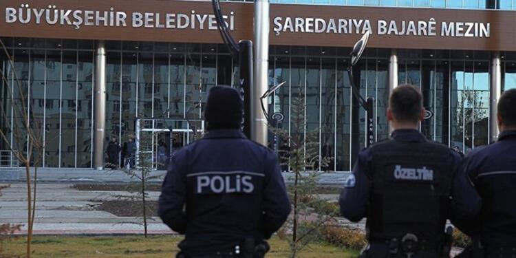 Özel’den DEM Parti’ye kayyım telefonu