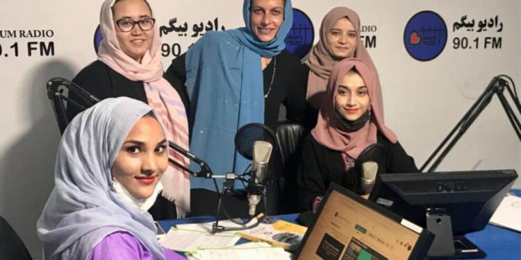 Taliban Afganistan’daki tek kadın radyosunu kapattı