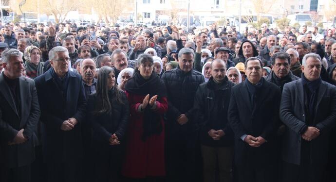Wan nöbeti devam ediyor: Öcalan’ın açıklamalarına kulak verin