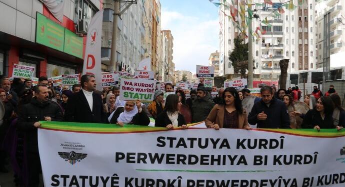 Anadil yürüyüşü: Bê ziman jiyan nabe