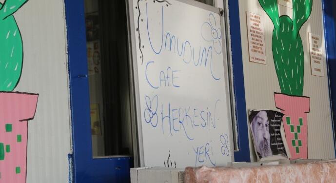 Depremde yitirdiği oğlunun adını kafesine verdi