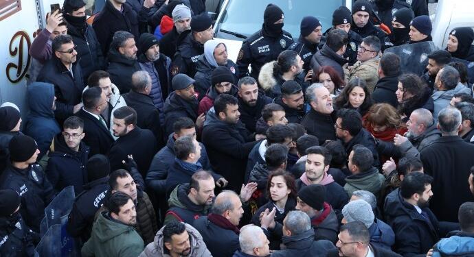 Dîlok’ta işçiler saldırılara rağmen yürüdü