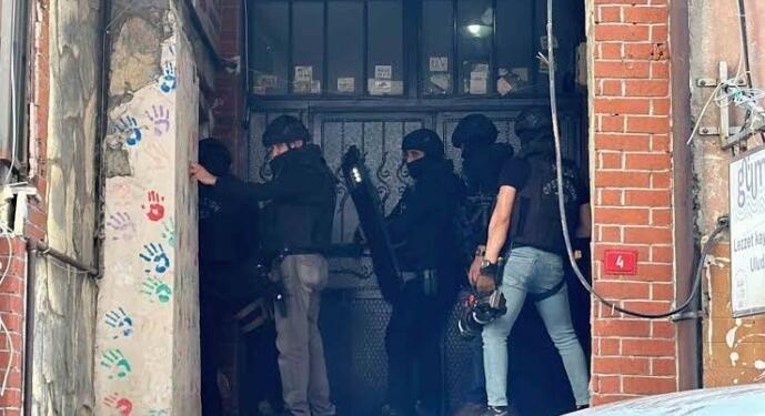 İdil Kültür Merkezi’ne polis baskını