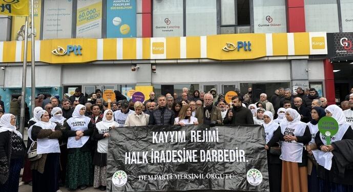 Kayyım protestosunda depremde yaşamını yitirenler anıldı