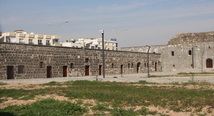 Erdoğan’ın manevi kızı tarihi binayı boşaltmıyor