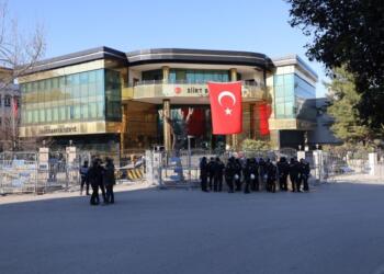 Sêrt kayyımı kıyıma devam ediyor: İşten çıkarılanların sayısı 71 oldu