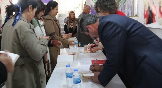 Riha’da Yüksekdağ’ın ‘Sınırsız Savunmalar’ kitabına imza günü