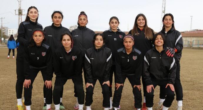 Wanlı genç kadınların hedefi 2. Lig