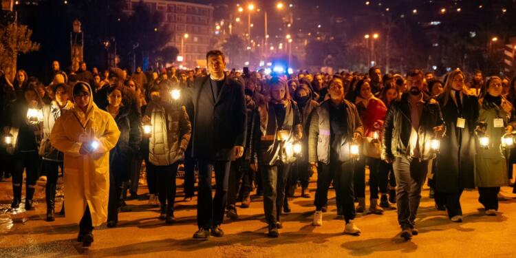 Depremlerde yaşamını yitirenler anıldı: Unutmak yok, affetmek yok