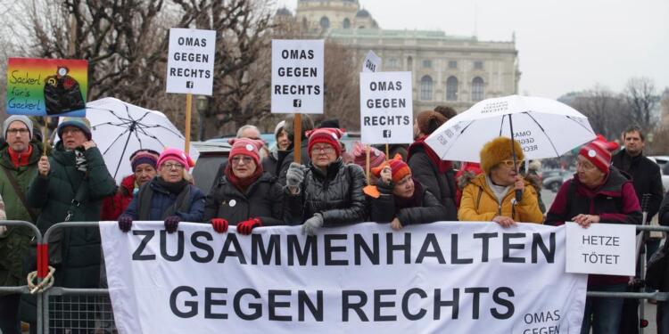 Almanya’da aşırı sağcılara karşı kitlesel eylem