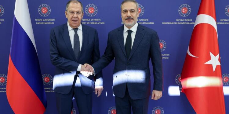 Lavrov Ankara’da Kürt karşıtlığı üzerinden pazarlık yaptı