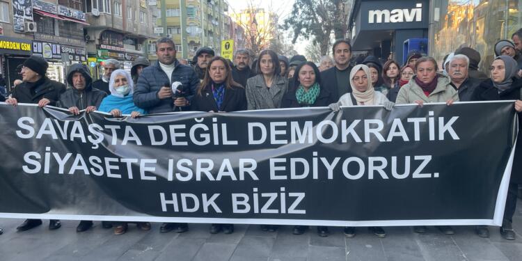 Amed’te HDK yönelik operasyon protesto edildi