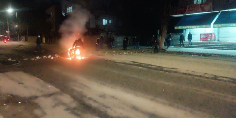 Êlih’te gençler kayyımı protesto etti