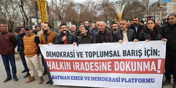Êlih’teki kayyım protestosunda Wan direnişi selamlandı