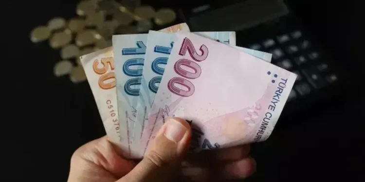 DİSK-AR: Asgari ücret bin 112 lira eridi