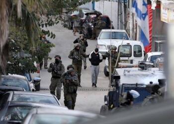 İsrail ordusu Batı Şeria’da 20 Filistinliyi gözaltına aldı