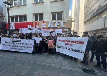 İşsiz kalan KFC işçileri hakları için eylem yaptı