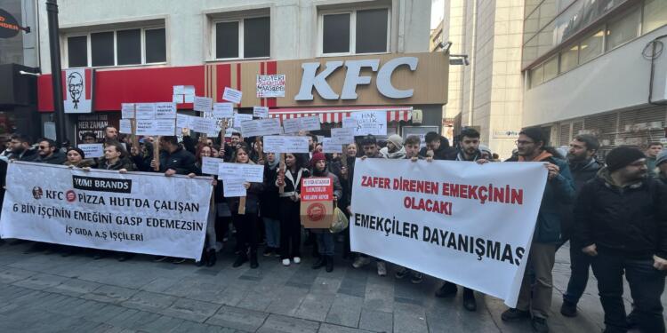 İşsiz kalan KFC işçileri hakları için eylem yaptı