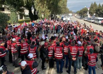 İzmir’de Sünel Tütün işçileri greve gitti
