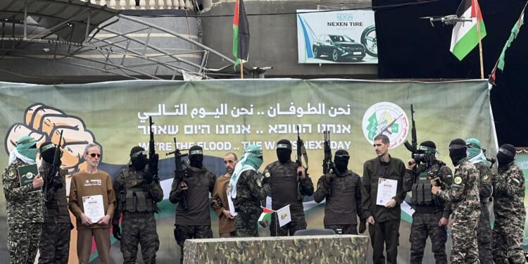 Hamas 3 İsrailli esiri Kızılhaç’a teslim etti