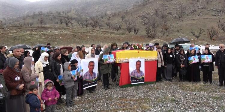 Gazeteci Köylüoğlu kitlesel bir törenle toprağa verildi