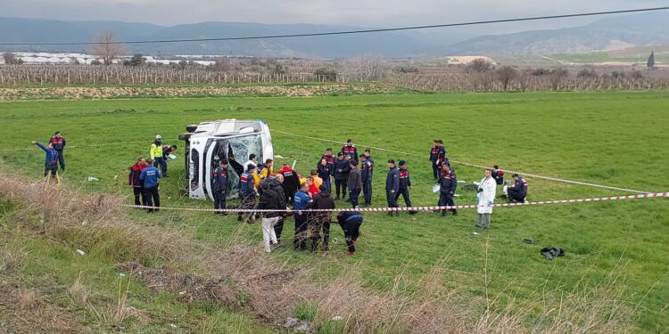 Öğrenci servisi devrildi: En az 2 kişi yaşamını yitirdi