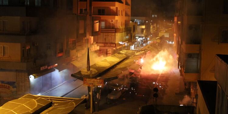 Akdeniz’de gençlerin kayyım protestosu sürüyor