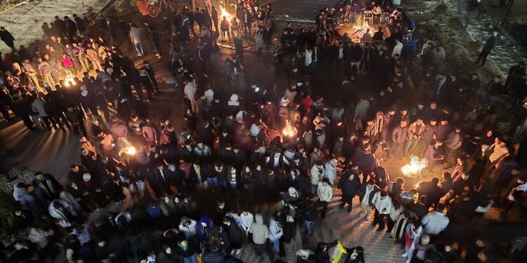 Wan’da binlerce kişi belediye önünde: İşgalcilere yol vermeyeceğiz