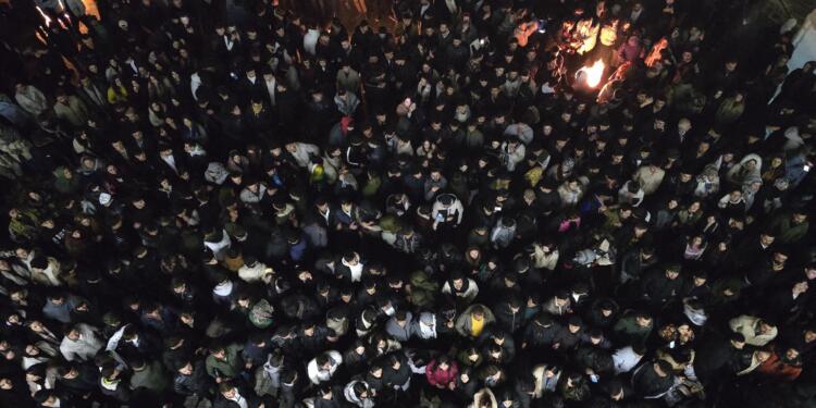 Wan direnişinde tarihi anlar: On binler belediyenin önünde