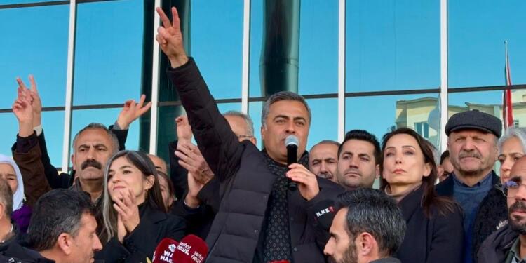 Abdullah Zeydan: Wan halkı 85 milyonun iradesini savunuyor